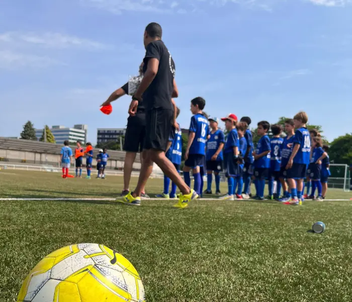 Entraînement de mini foot pour jeunes au Centre Albert Demuyter